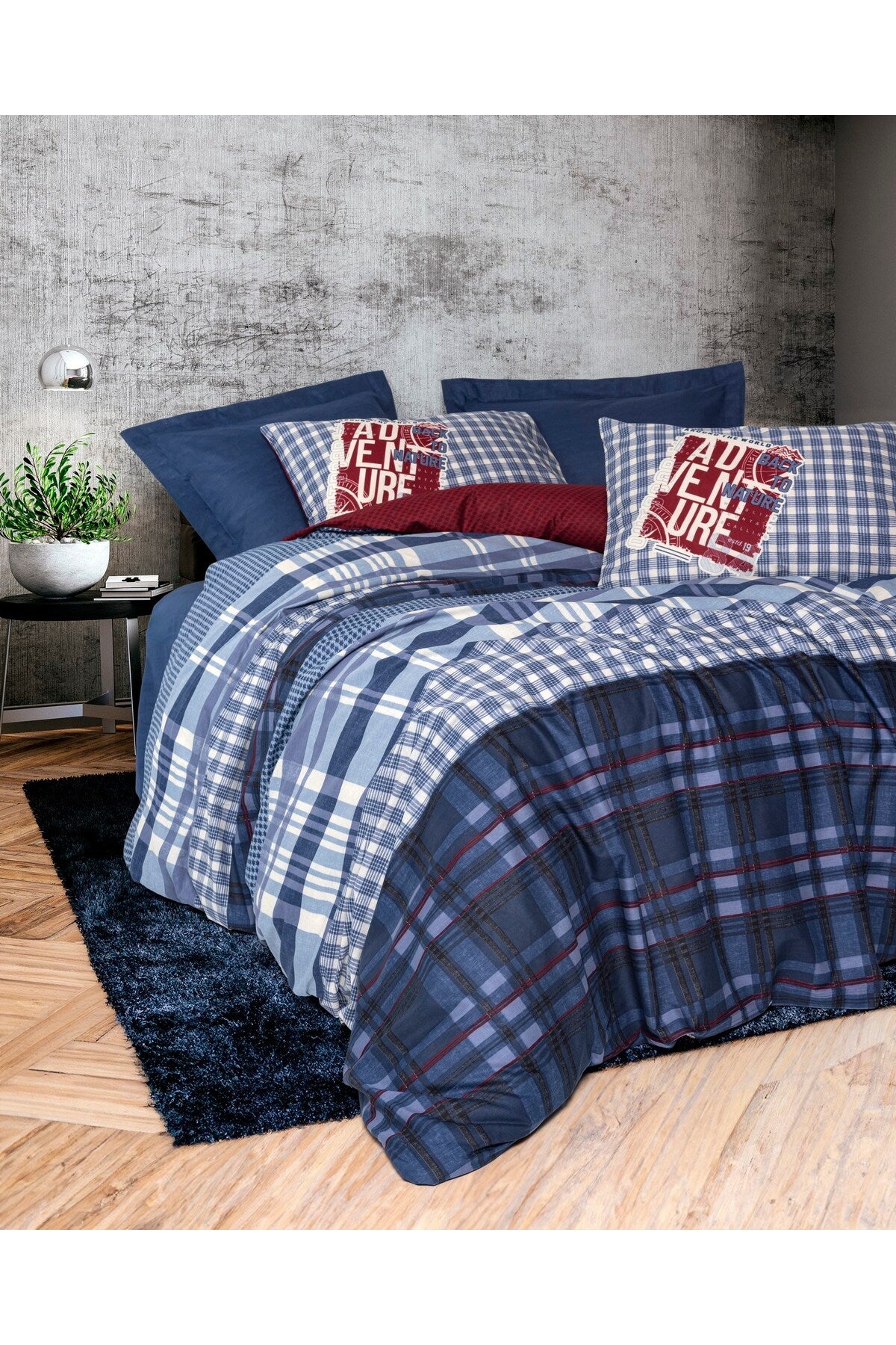 Set de lenjerie de pat dublă Ranforce Cearșaf pilotă: 200 X 220 cm Cearșaf de pat: 240 X 260 cm Față de pernă: 50 X 70 cm (2 bucăți) Albastru închis