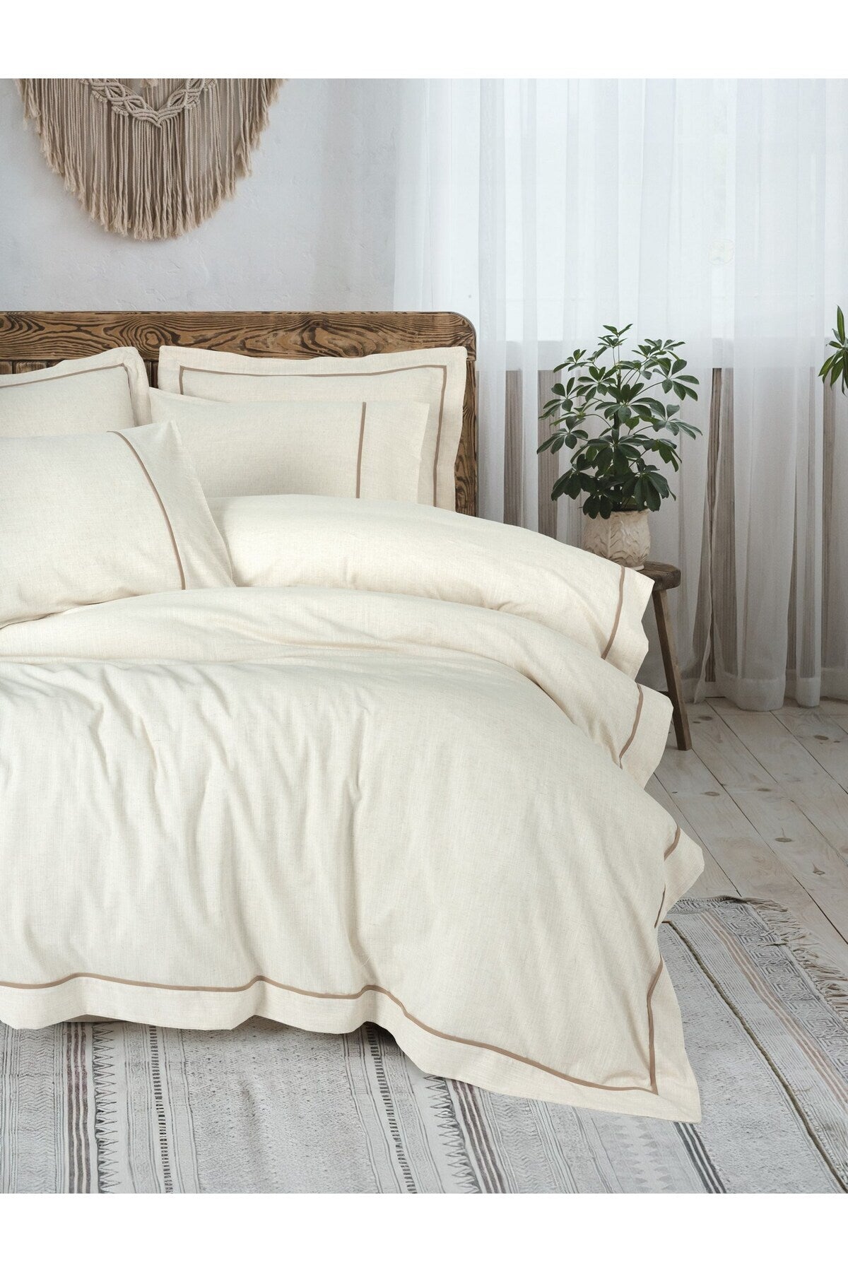 Double Quilt Cover Set Quilt Cover: 200 X 220 Cm Flat Sheet: 240 X 260 Cm Pillowcase: 50 X 70 Cm (2 Pieces) Oxford Pillowcase: 50 X 70 Cm (2 Pieces) Banded - Brown