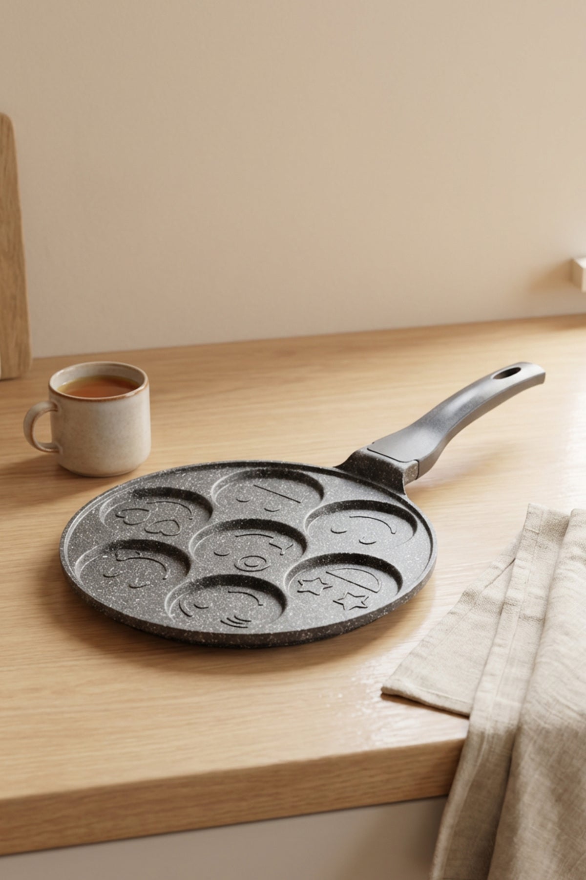xBernardo Puffy Pancake Pan