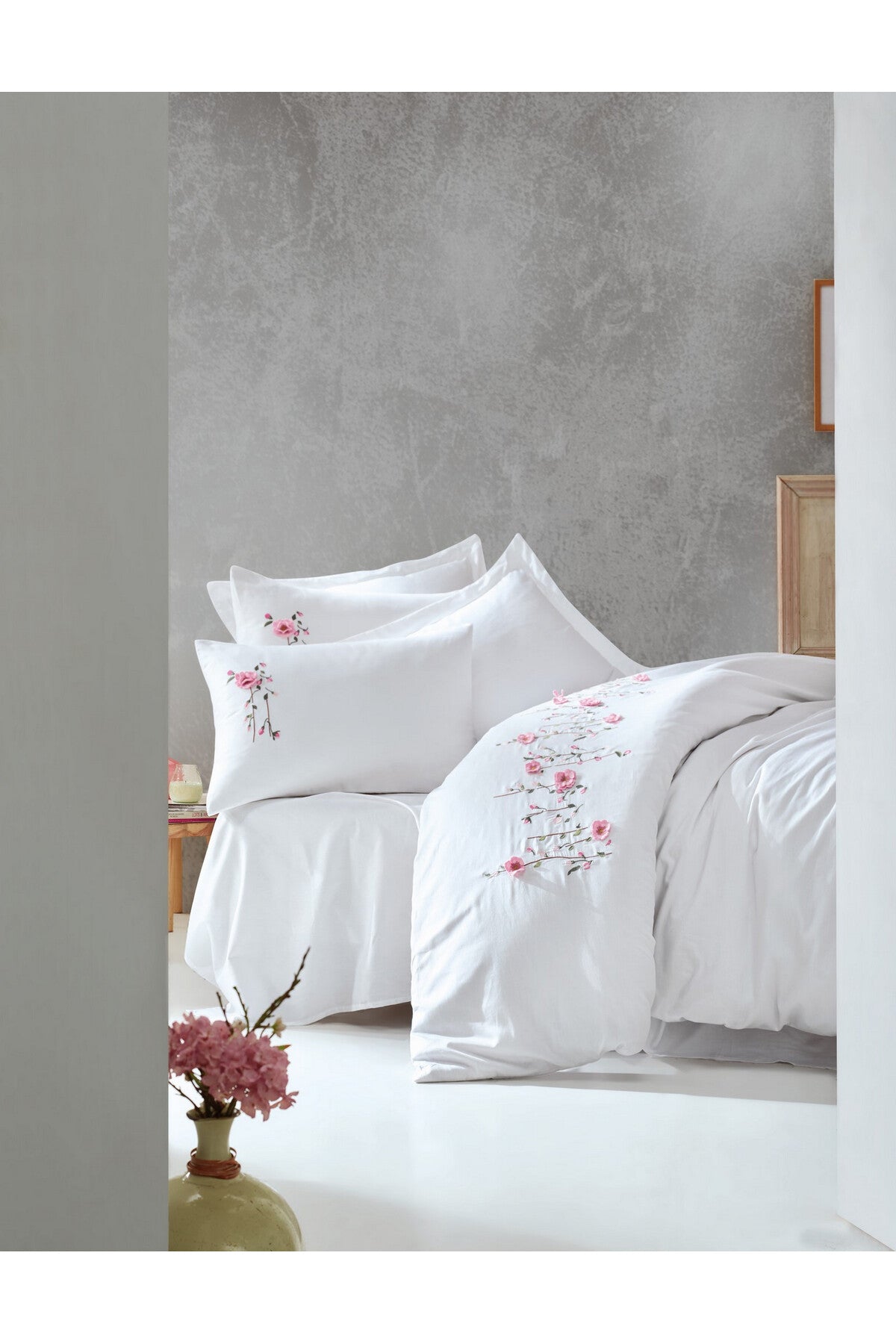 Set lenjerie de pat dublu din satin Husă pilotă: 200 X 220 Cm Cearșaf de pat: 240 X 260 Cm Față de pernă: 50 X 70 Cm (2 bucăți) Față de pernă Oxford: 50 X 70 Cm (2 bucăți) Perla - Alb