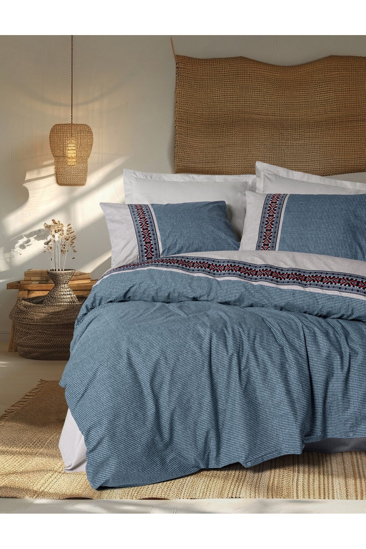 Set husă pilote Ranforce Dublu Husă pilotă: 200 x 220 cm Cearșaf: 240 x 260 cm Față de pernă: 50 x 70 cm (2 bucăți) Gri