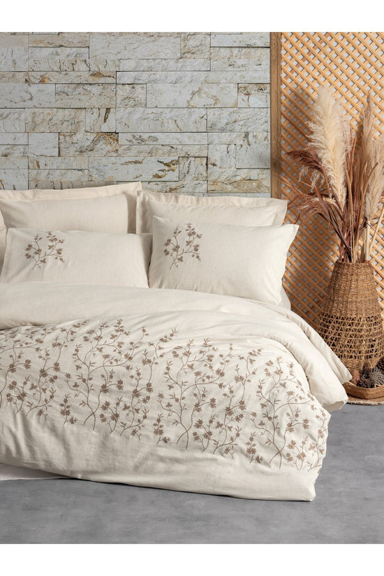 Set Dublu Husă de Pilotă Husă de Pilotă: 200 x 220 cm Cearșaf de Pat: 240 x 260 cm Față de Pernă: 50 x 70 cm (2 Bucăți) Față de Pernă Oxford: 50 x 70 cm (2 Bucăți) Hemera