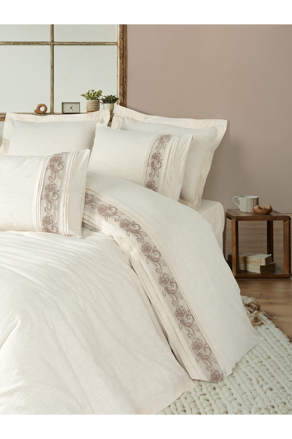 Double Quilt Cover Set Quilt Cover: 200 X 220 Cm Flat Sheet: 240 X 260 Cm Pillowcase: 50 X 70 Cm (2 Pieces) Oxford Pillowcase: 50 X 70 Cm (2 Pieces) Floro