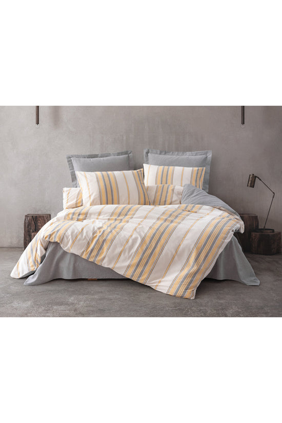 Set husă dublă de pilotă Husă de pilotă: 200 X 220 cm Cearșaf de pat: 240 X 260 cm Față de pernă: 50 X 70 cm (2 bucăți) Tribus - Galben