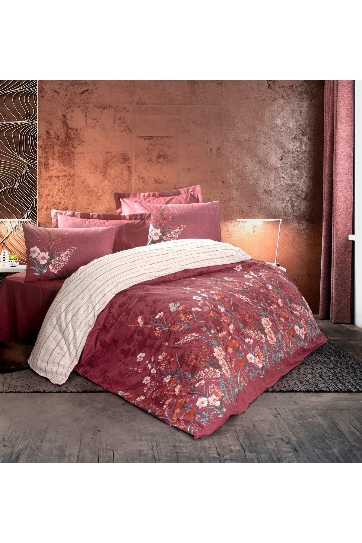 Set dublu de cearșafuri din ranforce Husă pilotă: 200 X 220 Cm Cearșaf de pat: 240 X 260 Cm Față de pernă: 50 X 70 Cm (2 bucăți) Roșu bordeaux