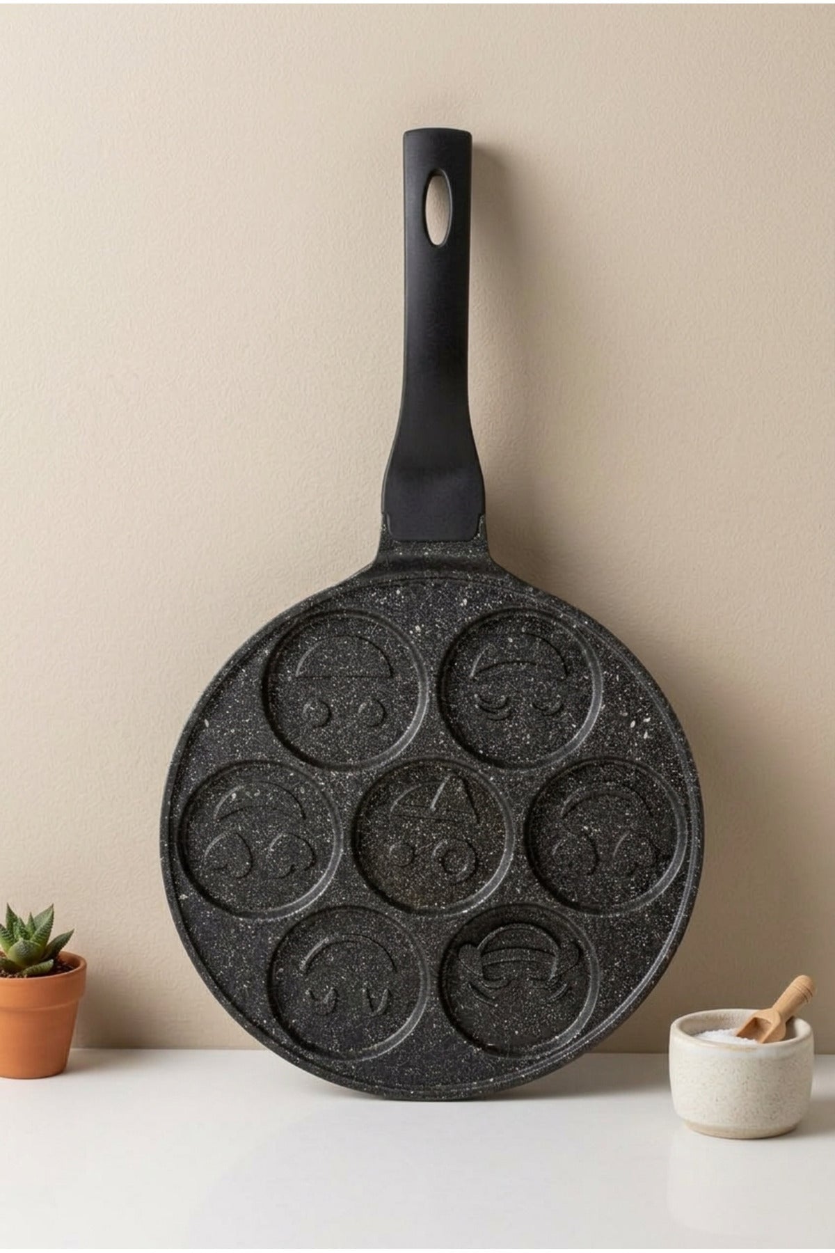 xBernardo Puffy Pancake Pan