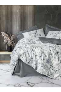Set Husă Dublă din Satin Husă Pilota: 200 X 220 Cm Cearșaf de Pat: 240 X 260 Cm Față de Pernă: 50 X 70 Cm (2 Bucăți) Față de Pernă Oxford: 50 X 70 Cm (2 Bucăți) Gri
