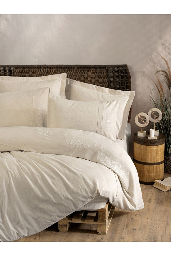 Set Husă Pilou Dublă Husă Pilou: 200 X 220 Cm Cearșaf De Pat: 240 X 260 Cm Față De Pernă: 50 X 70 Cm (2 Bucăți) Față De Pernă Oxford: 50 X 70 Cm (2 Bucăți) Crem