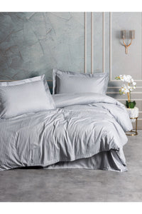 Set dublu de husă de pilotă din satin Husă de pilotă: 200 X 220 Cm Cearșaf de pat: 240 X 260 Cm Față de pernă Oxford: 50 X 70 Cm (2 bucăți) Gri