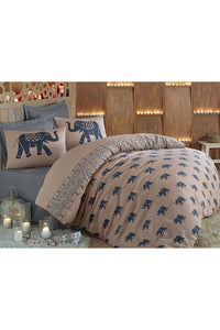 Set de lenjerie de pat dublă (Husă de pilotă): 200 X 220 Cm Cearșaf de pat: 220 X 240 Cm Față de pernă: 50 X 70 Cm (2 bucăți) Fil - Albastru