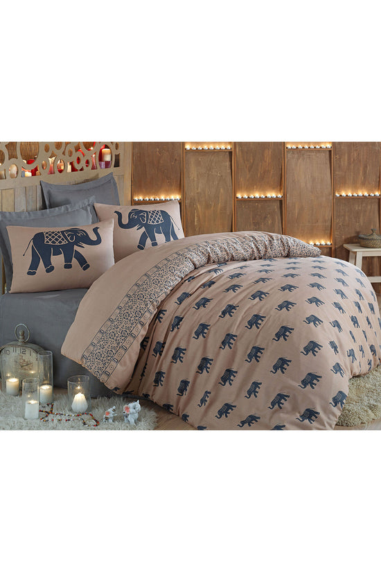 Set de lenjerie de pat dublă (Husă de pilotă): 200 X 220 Cm Cearșaf de pat: 220 X 240 Cm Față de pernă: 50 X 70 Cm (2 bucăți) Fil - Albastru