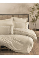 Set dublu husă de pilotă Husa de pilotă: 200 x 220 cm Cearșaf de pat: 240 x 260 cm Față de pernă: 50 x 70 cm (2 bucăți) Față de pernă Oxford: 50 x 70 cm (2 bucăți) Crem