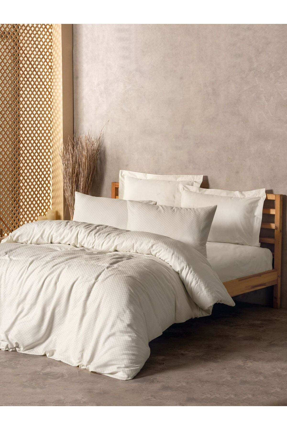 Set Ranforce Dublu pentru Pilotă Husă Pilotă: 200 X 220 Cm Cearșaf de Pat: 240 X 260 Cm Față de Pernă: 50 X 70 Cm (2 Bucăți) Crem