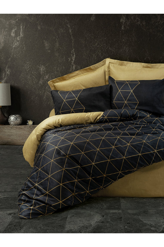 Set Husă de Pilotă Dublă Ranforce Husă de pilotă: 200 x 220 cm Cearșaf de pat: 240 x 260 cm Față de pernă: 50 x 70 cm (2 bucăți) Veta - Auriu