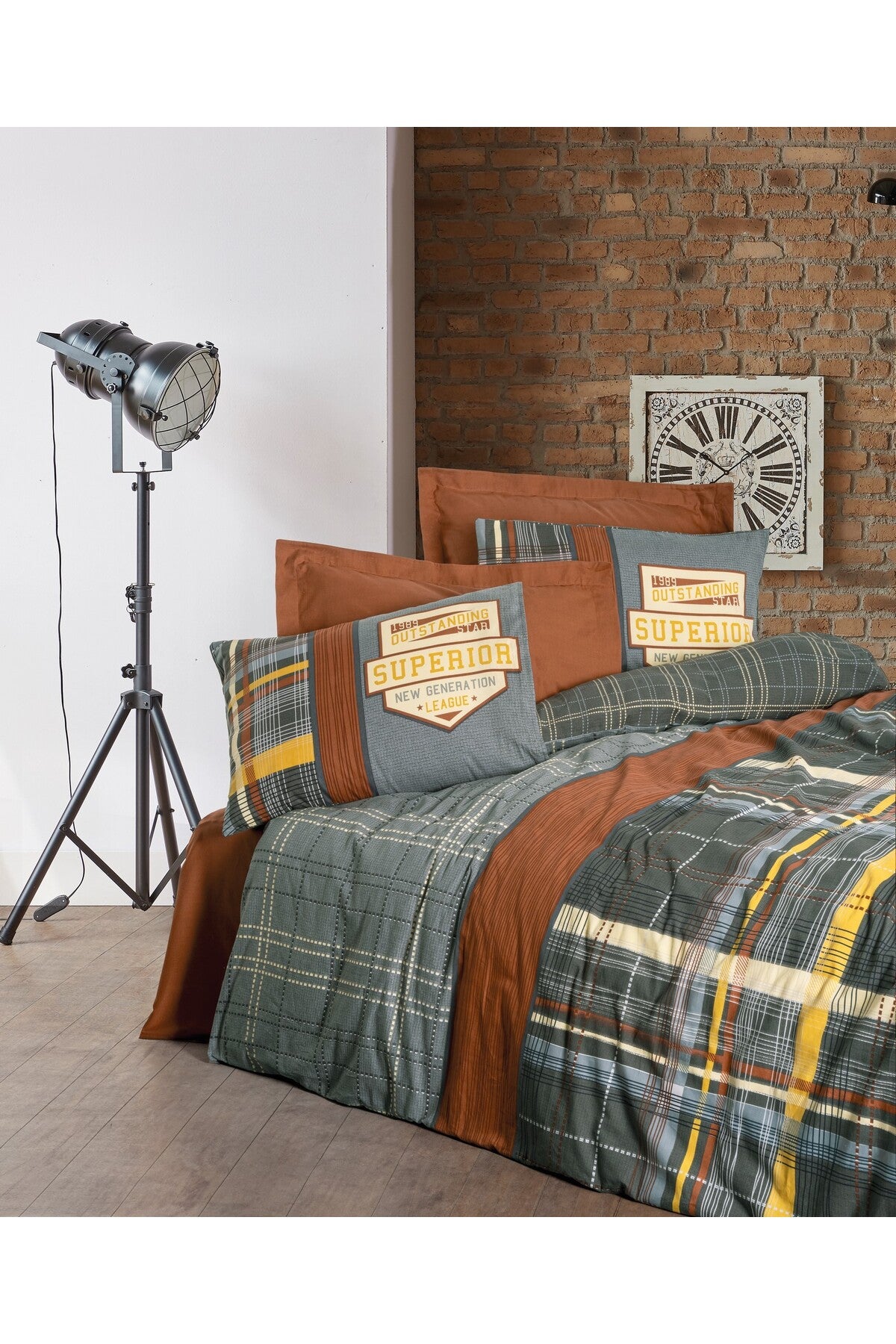Set husă pilotă dublă Ranforce Husă pilotă: 200 X 220 Cm Cearșaf de pat: 240 X 260 Cm Față de pernă: 50 X 70 Cm (2 bucăți) Scorțișoară