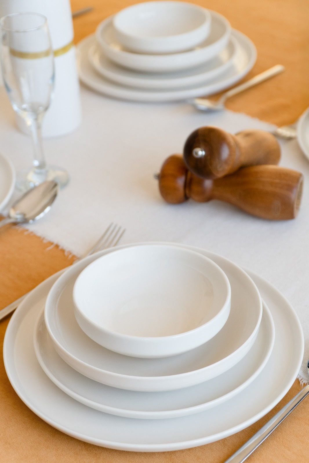 Farika 24 Piece Zuhre White Dinner Set for 6 People - Premium Dinner Set