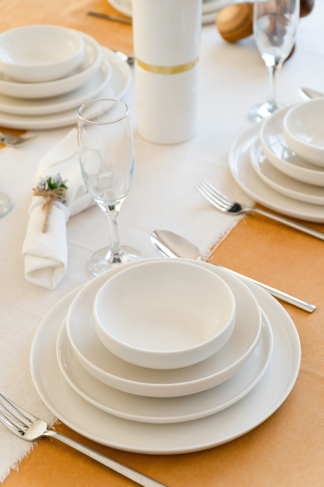 Farika 24 Piece Zuhre White Dinner Set for 6 People - Premium Dinner Set